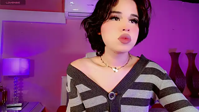 Snapshot of ClaudiaSophia chatting on 11/24/25, 11:43 ClaudiaSophia online show from 11/24/25, 11:43