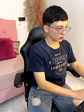 Snapshot of LiamHeat_ chatting on 11/06/25, 05:41 LiamHeat online show from 11/06/25, 05:41