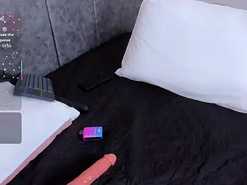 Snapshot of Chaarlotte_09 chatting on 11/15/25, 06:26 Chaarlotte 09 online show from 11/15/25, 06:26