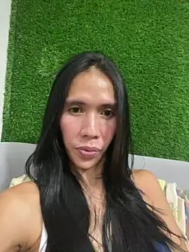 Snapshot of bellaUtops chatting on 12/04/25, 06:38 bellaUtops online show from 12/04/25, 06:38