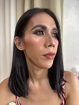 Snapshot of bellaUtops chatting on 12/19/25, 09:49 bellaUtops online show from 12/19/25, 09:49