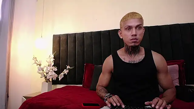 Snapshot of roy_connor chatting on 11/05/25, 07:58 roy connor online show from 11/05/25, 07:58