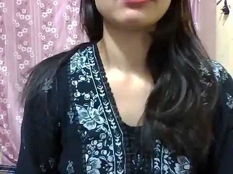 Snapshot of pragya_44 chatting on 12/04/25, 01:42 pragya 44 online show from 12/04/25, 01:42