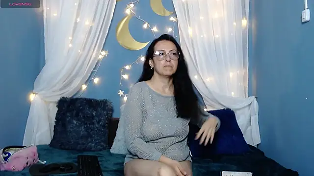 Lauryn Jones online show from 11/21/25, 03:00