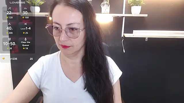 Lauryn Jones online show from 03/30/26, 05:47