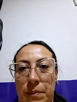 Snapshot of Lauryn_Jones chatting on 07/05/26, 02:18 Lauryn Jones online show from 07/05/26, 02:18