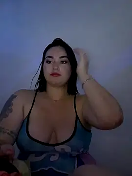 Snapshot of Romina_foxxx_ chatting on 11/11/25, 12:27 Romina foxxx online show from 11/11/25, 12:27