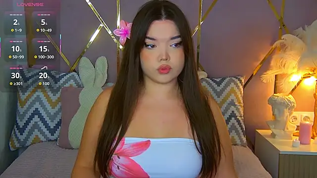 Snapshot of NaomiAster chatting on 11/15/25, 06:00 NaomiAster online show from 11/15/25, 06:00