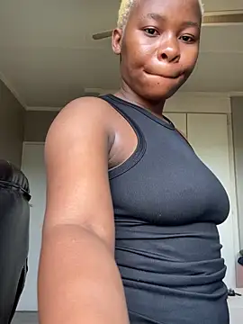 Snapshot of MiyaXo2 chatting on 11/11/25, 12:05 MiyaXo2 online show from 11/11/25, 12:05