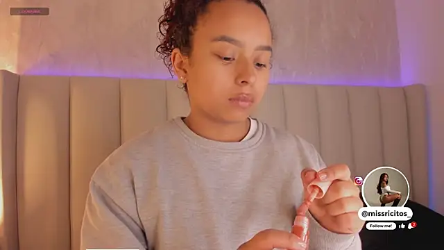 Snapshot of LaraCurls chatting on 12/03/25, 11:52 LaraCurls online show from 12/03/25, 11:52