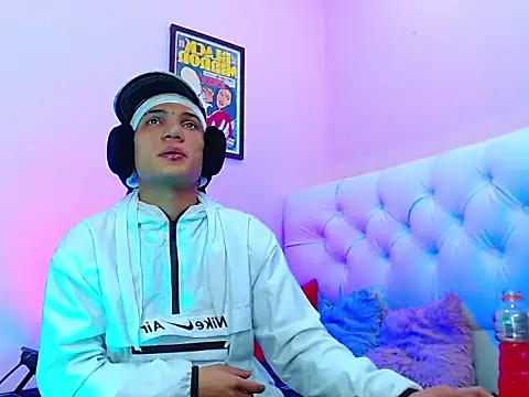 Snapshot of bad_boy_hottx chatting on 11/02/25, 05:54 bad boy hottx online show from 11/02/25, 05:54