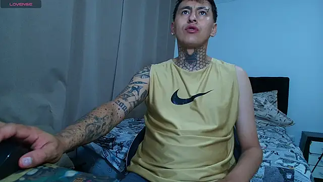 Snapshot of emi_liano10 chatting on 11/08/25, 11:36 emi liano10 online show from 11/08/25, 11:36