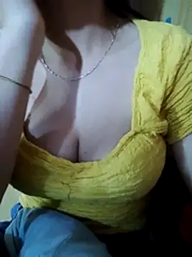 Snapshot of shy-bany123 chatting on 11/11/25, 02:11 shy-bany123 online show from 11/11/25, 02:11