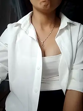 Snapshot of shy-bany123 chatting on 11/17/25, 07:25 shy-bany123 online show from 11/17/25, 07:25