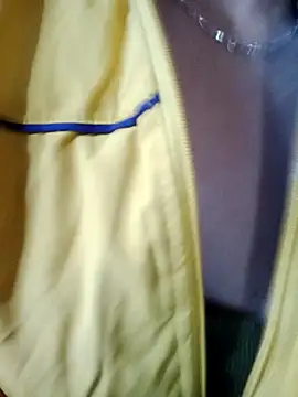 Snapshot of shy-bany123 chatting on 11/26/25, 12:22 shy-bany123 online show from 11/26/25, 12:22