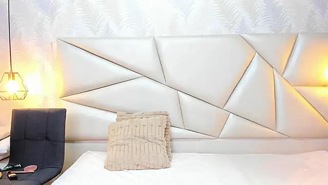 laurettedela rouse online show from 11/26/25, 11:22