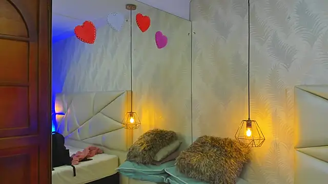 laurettedela rouse online show from 11/30/25, 10:19