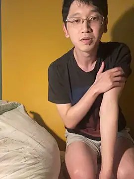 Snapshot of NerdyAsian1701 chatting on 11/05/25, 03:06 NerdyAsian1701 online show from 11/05/25, 03:06