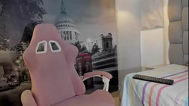 Snapshot of valkyriaxxx_ chatting on 11/14/25, 06:12 valkyriaxxx online show from 11/14/25, 06:12