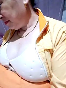 small-house123 online show from 12/16/25, 01:54