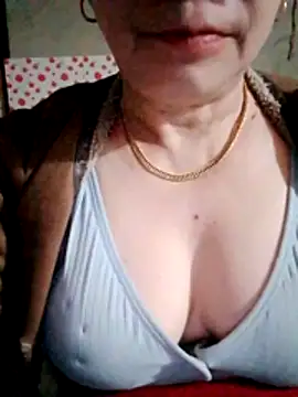 small-house123 online show from 02/05/26, 01:10