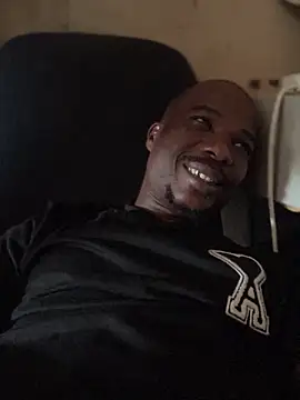 Snapshot of Ndodemnyama@xh chatting on 12/21/25, 06:42 Ndodemnyamaxh online show from 12/21/25, 06:42