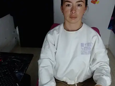 Snapshot of NathyMilf_ chatting on 11/08/25, 09:20 NathyMilf online show from 11/08/25, 09:20