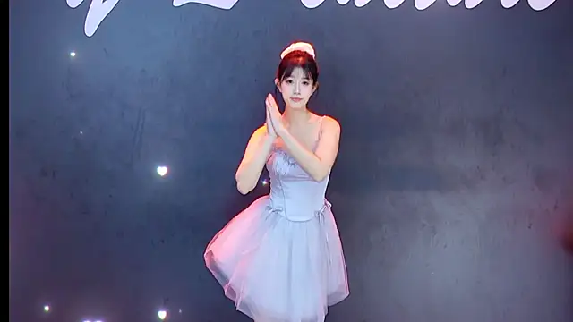 Snapshot of DX-003 chatting on 11/23/25, 06:46 DX-003 online show from 11/23/25, 06:46