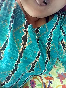 Snapshot of Tina_250 chatting on 12/15/25, 03:44 Tina 250 online show from 12/15/25, 03:44