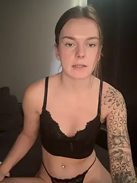 Snapshot of LisaFreierxx chatting on 11/05/25, 02:39 LisaFreierxx online show from 11/05/25, 02:39