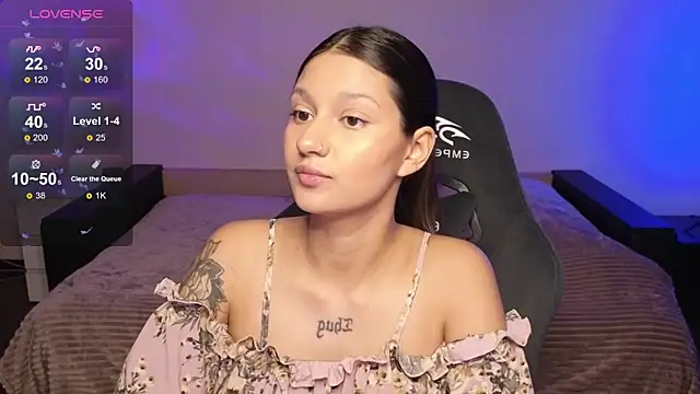 Snapshot of Nikol_Goldysss chatting on 11/06/25, 02:34 Nikol Goldysss online show from 11/06/25, 02:34