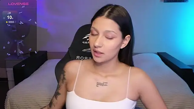 Snapshot of Nikol_Goldysss chatting on 11/08/25, 02:12 Nikol Goldysss online show from 11/08/25, 02:12