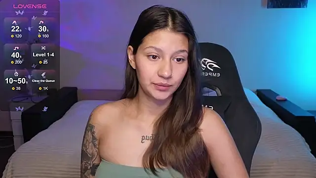 Snapshot of Nikol_Goldysss chatting on 11/10/25, 01:26 Nikol Goldysss online show from 11/10/25, 01:26