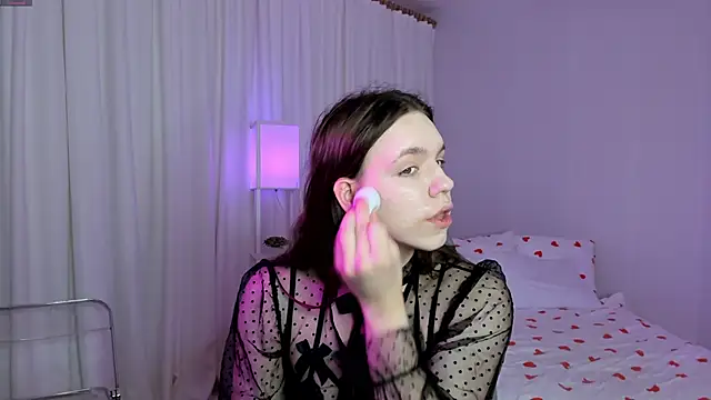 Snapshot of MadisonMongomeri chatting on 12/20/25, 02:51 MadisonMongomeri online show from 12/20/25, 02:51