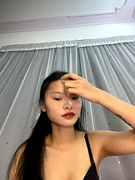 Snapshot of lung-linh chatting on 11/03/25, 12:39 lung-linh online show from 11/03/25, 12:39