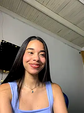 Snapshot of Milleradhara24 chatting on 11/25/25, 01:27 Milleradhara24 online show from 11/25/25, 01:27