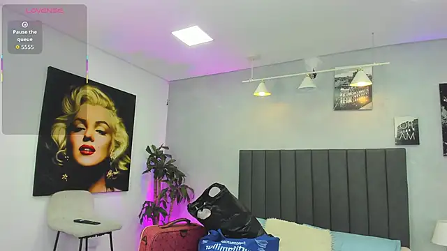 kendra london online show from 04/11/26, 11:14