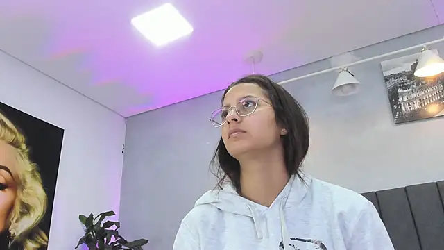 kendra london online show from 06/16/26, 11:24