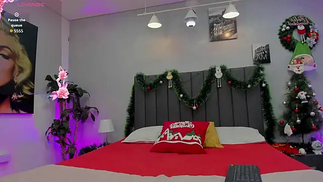 maddy  moon online show from 12/18/25, 03:56