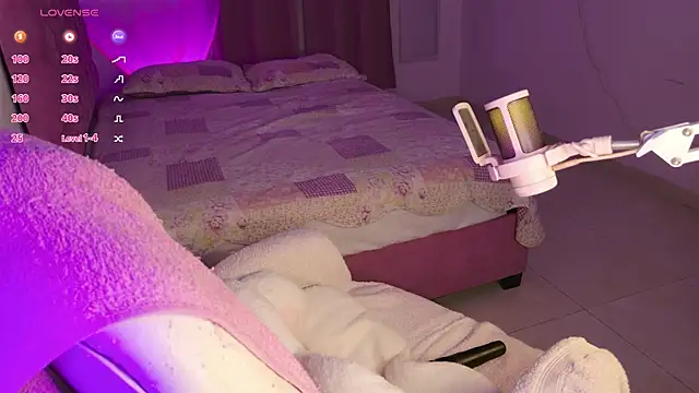 EmillieX online show from 11/08/25, 11:03