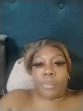 Snapshot of BiancaClarkson chatting on 11/05/25, 05:02 BiancaClarkson online show from 11/05/25, 05:02