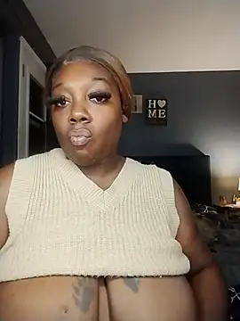 Snapshot of BiancaClarkson chatting on 11/15/25, 12:08 BiancaClarkson online show from 11/15/25, 12:08