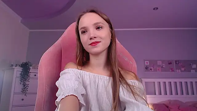 Snapshot of Adria_Arjona chatting on 11/06/25, 07:42 Adria Arjona online show from 11/06/25, 07:42