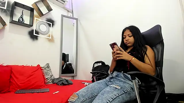 Snapshot of YuleimysAndAlex chatting on 11/05/25, 03:17 YuleimysAndAlex online show from 11/05/25, 03:17