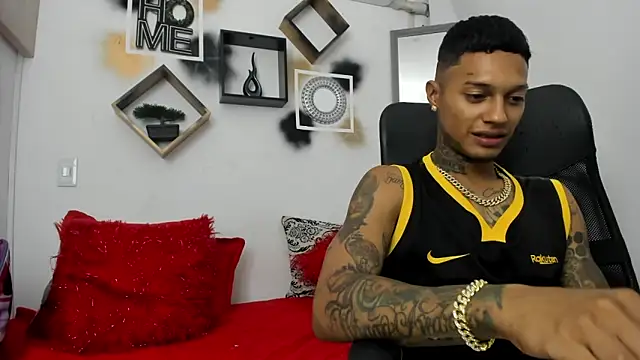 Snapshot of YuleimysAndAlex chatting on 11/08/25, 03:18 YuleimysAndAlex online show from 11/08/25, 03:18