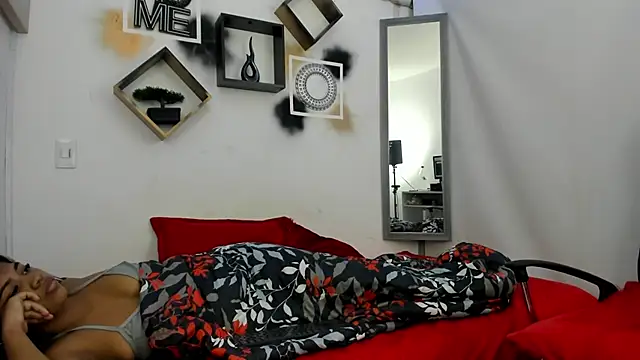 Snapshot of YuleimysAndAlex chatting on 11/11/25, 04:12 YuleimysAndAlex online show from 11/11/25, 04:12