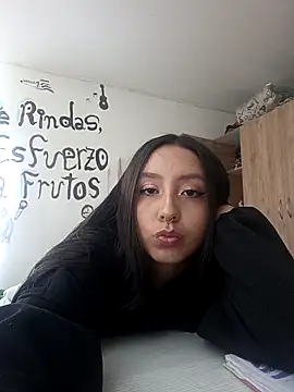 Snapshot of naughtygoddesss_ chatting on 11/28/25, 04:31 naughtygoddesss online show from 11/28/25, 04:31