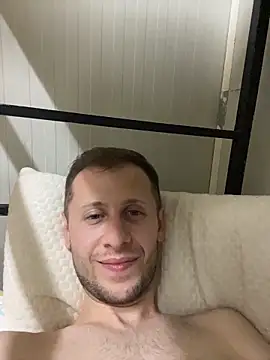 Snapshot of Gaypride chatting on 11/14/25, 08:40 Gaypride online show from 11/14/25, 08:40