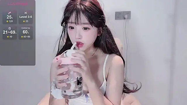 Snapshot of Yaiyigirl chatting on 11/07/25, 04:29 Yaiyigirl online show from 11/07/25, 04:29