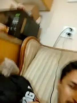 Snapshot of m8je chatting on 11/14/25, 04:28 m8je online show from 11/14/25, 04:28